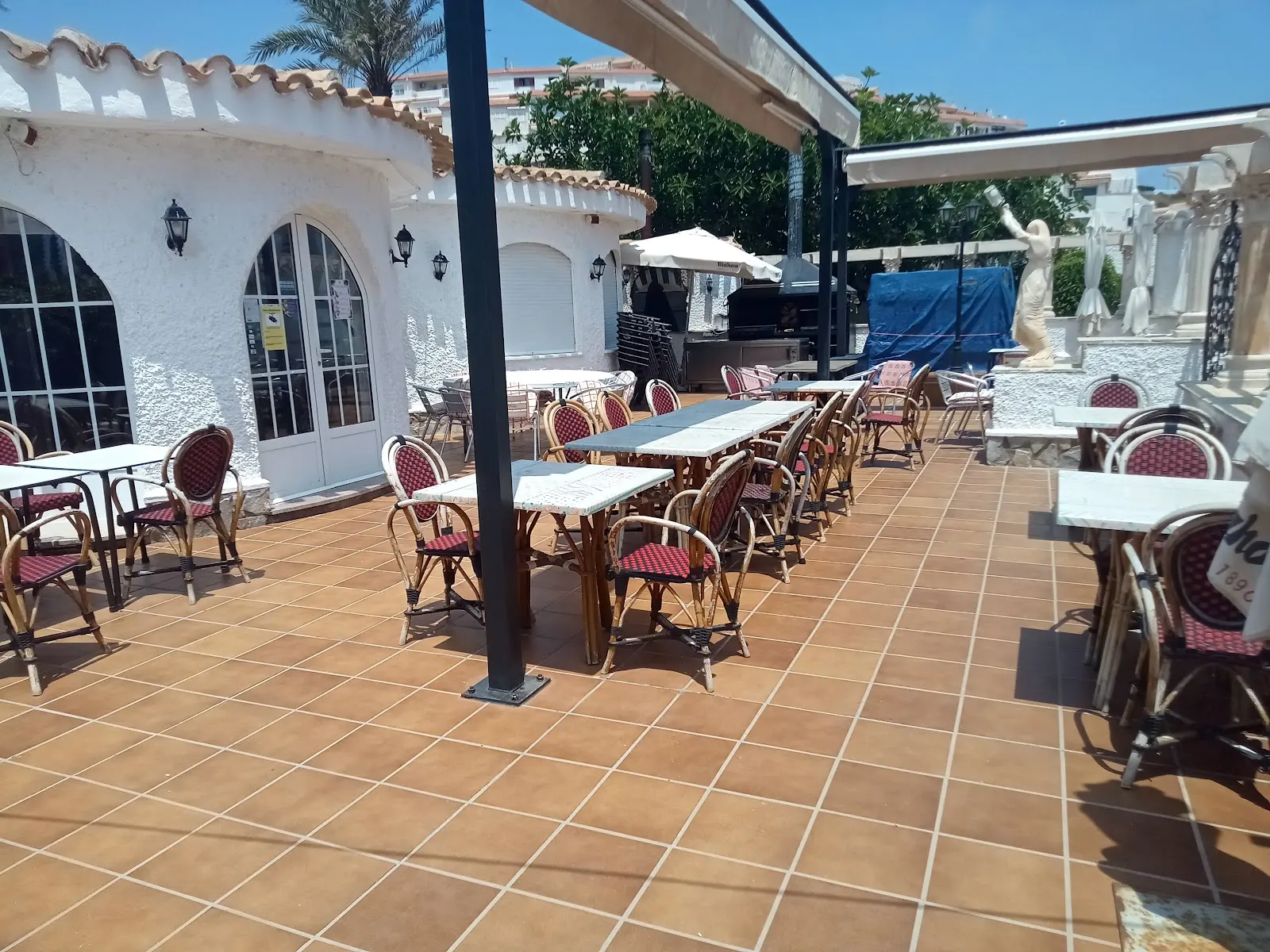 St. Gregory’s Restaurante A La Brasa en Hacienda Dos Mares, entorno de Plaza Bohemia, Gran Vía de la Manga, 30380 La Manga del Mar Menor, Murcia, España