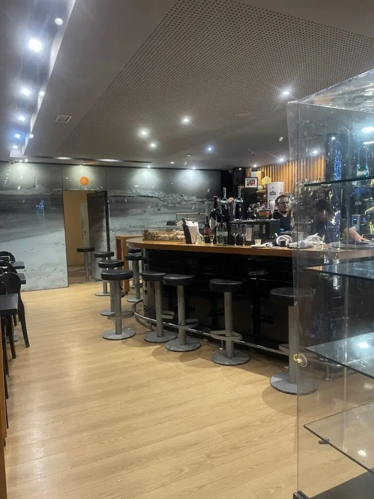 Sala interior de El Chalao en Plaza Bohemia