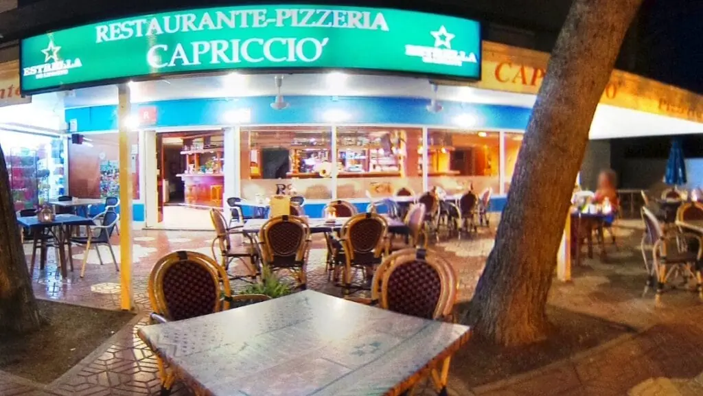RESTAURANTE-PIZZERÍA El Capriccio del Perlita. en Plaza Bohemia, 1, entorno del km 3,2, 30380 La Manga del Mar Menor, Murcia, España