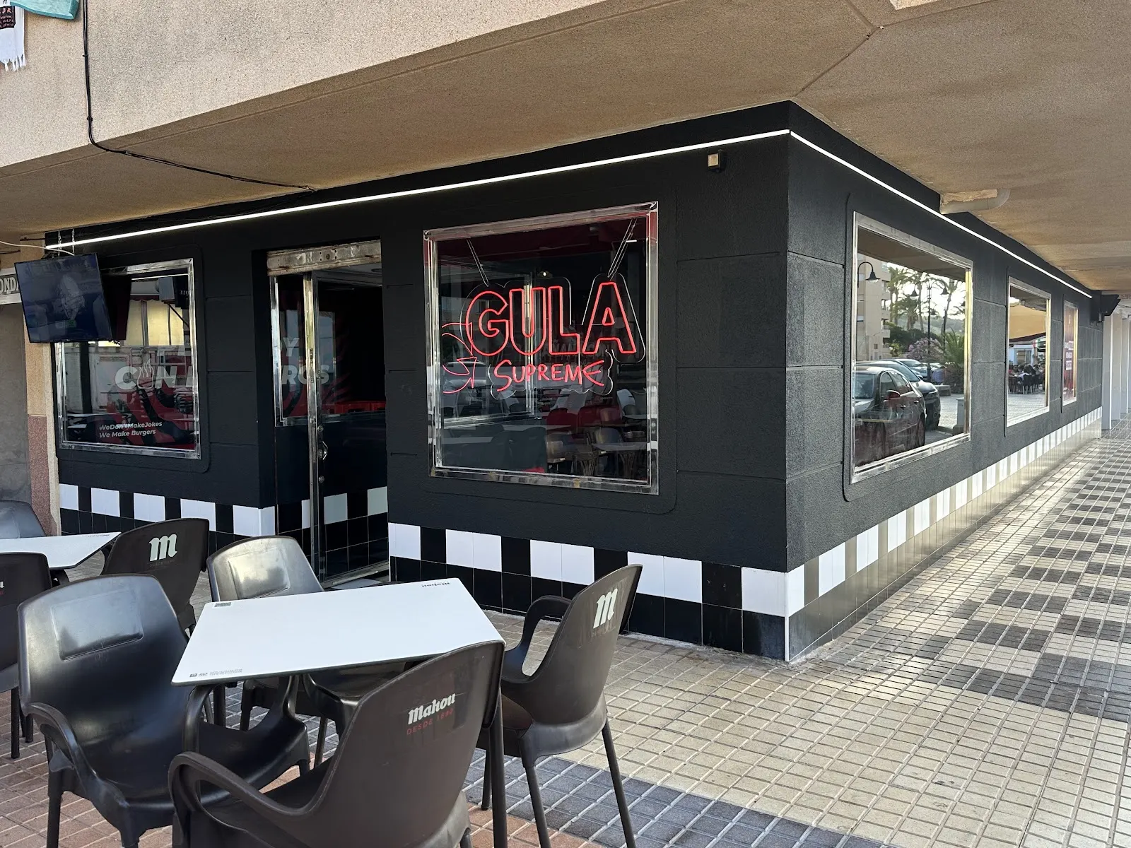 Fachada de GULA SUPREME en Plaza Bohemia