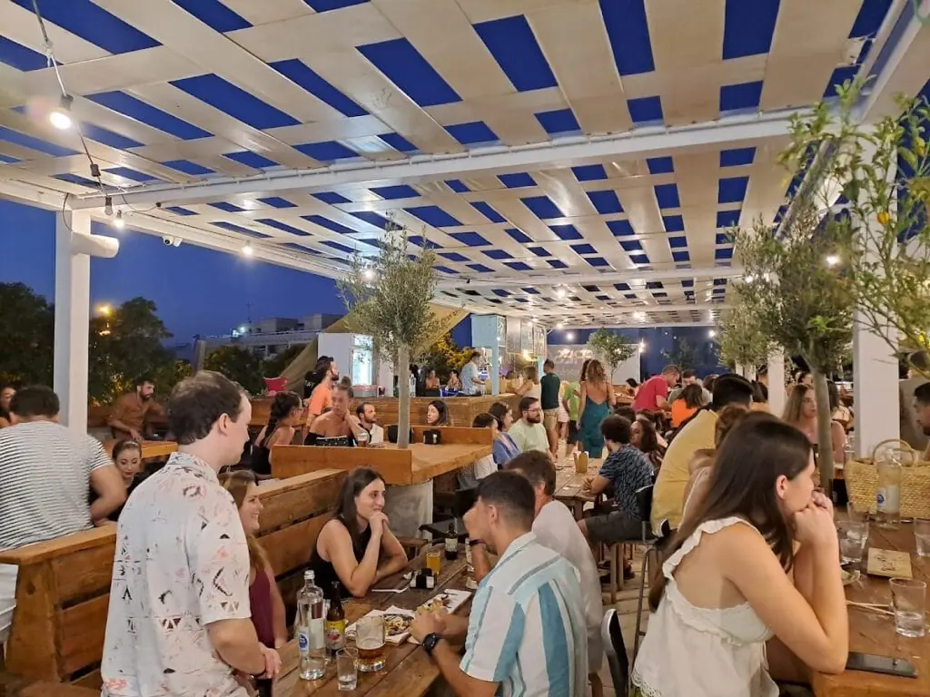 Cena en la terraza de La Fresca Gastromercado en Cabo de Palos
