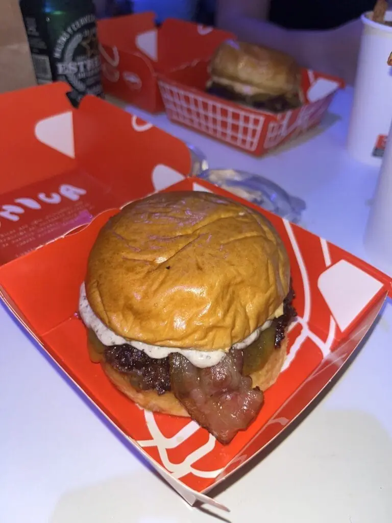Única Burger Las Dunas en Complejo Comercial las Dunas, Ctra. de la Manga, Primer Piso, 30370 Cabo de Palos, Murcia, España