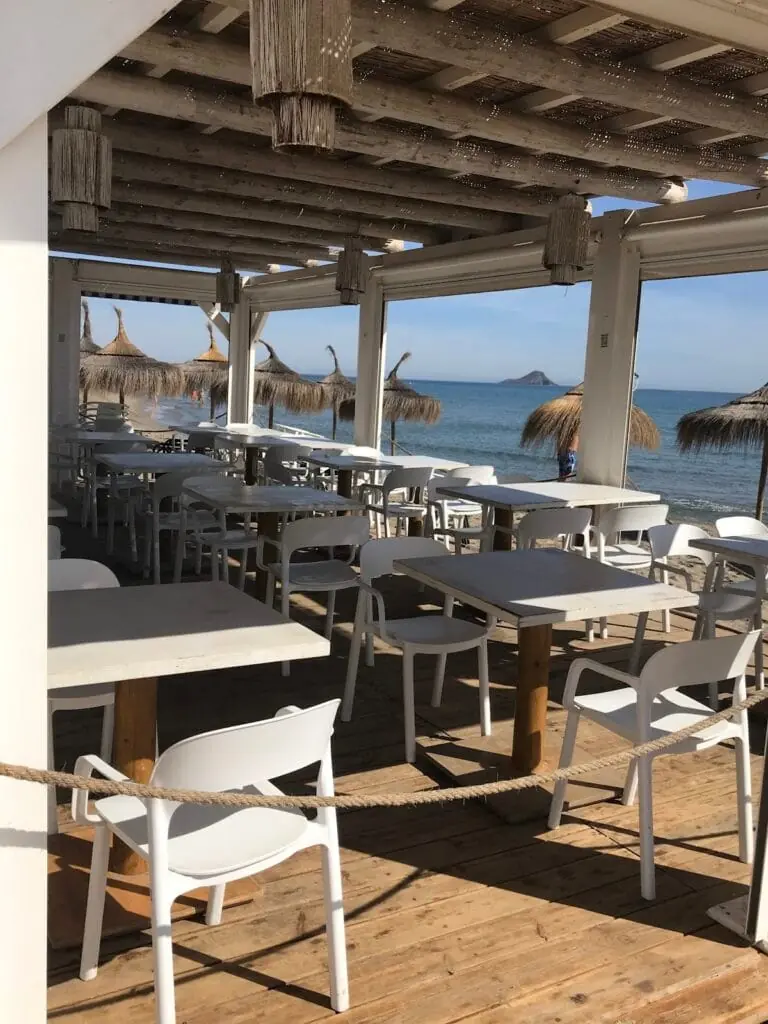 Chiringuito Lido Azzurro en antes del zoco, Plaza Monteblanco, salida 36, km 3,9, 30380 La Manga, Murcia, España