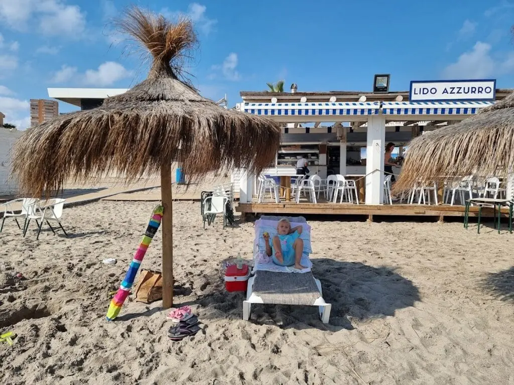 Chiringuito Lido Azzurro en antes del zoco, Plaza Monteblanco, salida 36, km 3,9, 30380 La Manga, Murcia, España