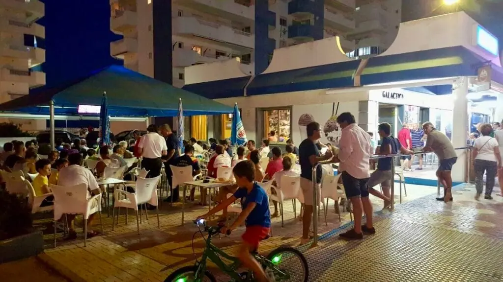 Bar Galáctica en 8, Gran Vía de la Manga, km. 1, 30380 La Manga, Murcia, España