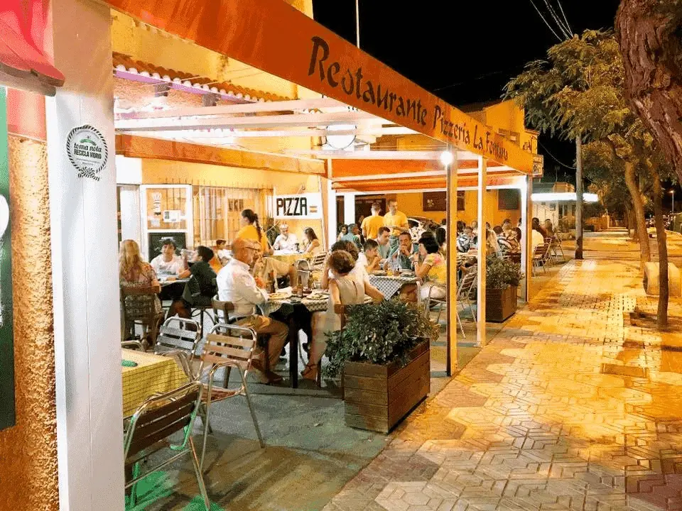 Restaurante Pizzería La Fontana en Pizzeria Restaurante La Fontana, Calle Muro de la Sal, Cabo de Palos, España