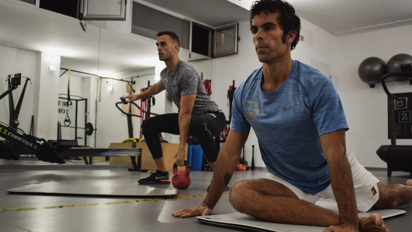 Sesión de entrenamiento funcional en el gimnasio de Soriano Trainers en Cabo de Palos