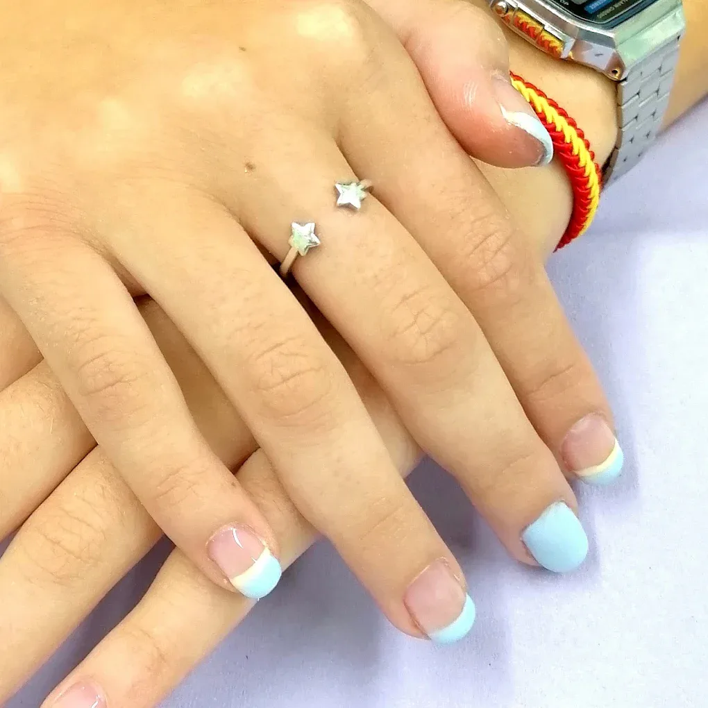 Manicura en el Salón de Belleza Stype