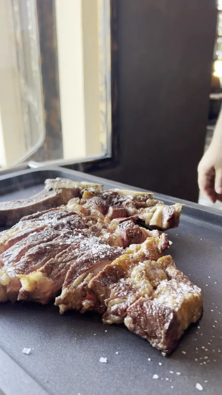 Carne a la parrilla de Leña y Karbon en La Manga Club