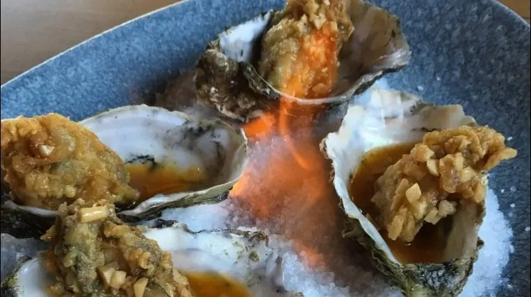 Plato de marisco servido en Los Molinos, Atamar?a