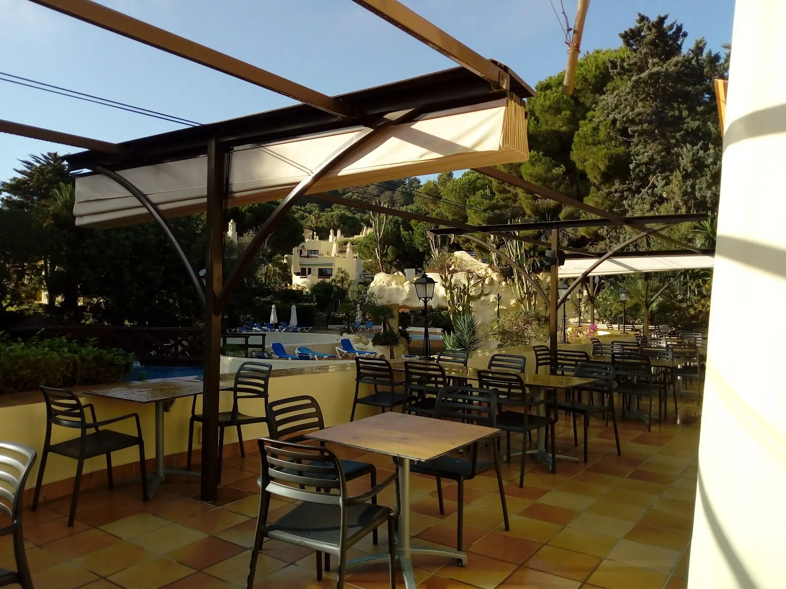Terraza exterior de Los Molinos en Atamar?a