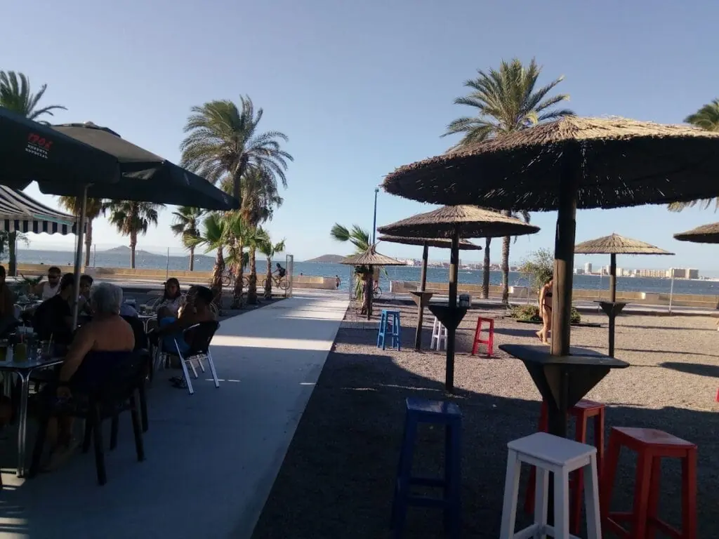 Chiringuito El Rincón Cubano en P.º Marítimo, 39, 30385 Playa Honda, Murcia, España