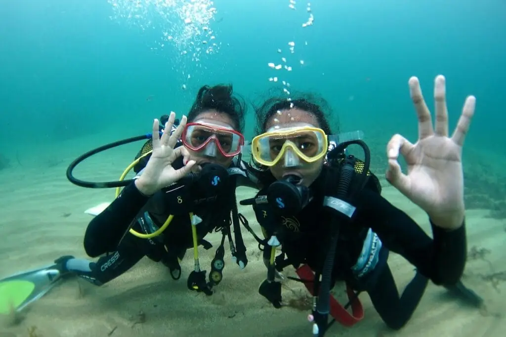Equipo de buceo preparado en Adventure Divers Activity Center