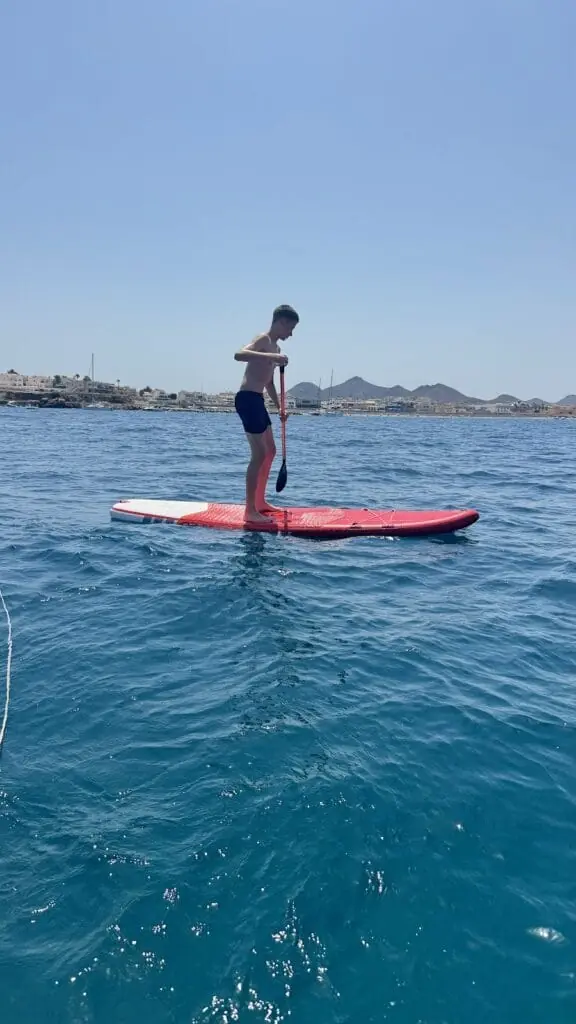 Amarre del velero de Alina Sailing en Tomás Maestre