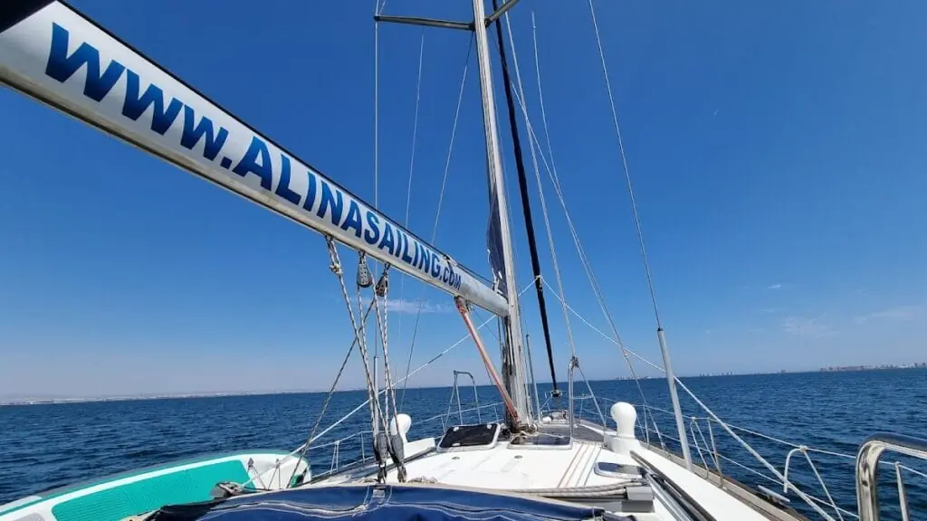 Travesía en velero con patrón de Alina Sailing