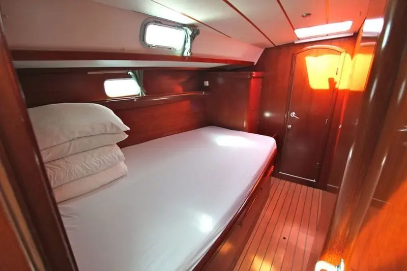 Puesta de sol vista desde el velero de Alina Sailing