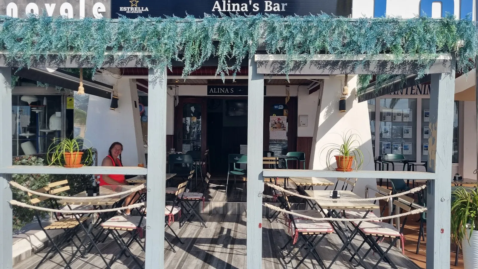 Barra de Alina's Bar en La Manga