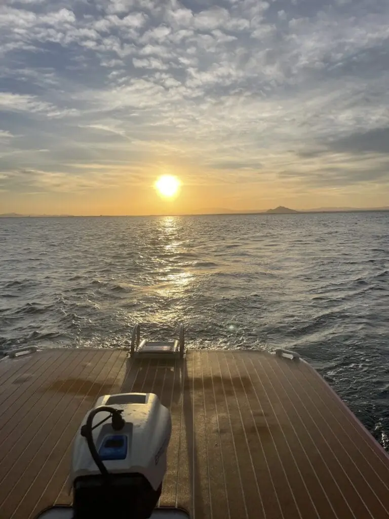 Barco eléctrico de Portless La Manga en el Mar Menor