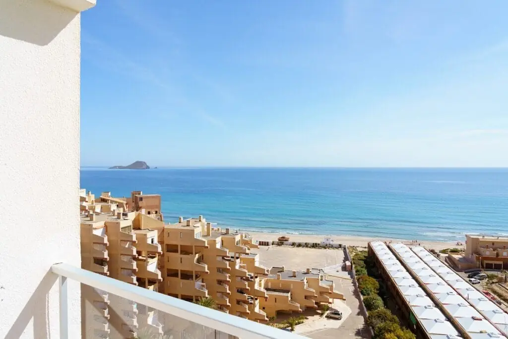 Vistas al Mediterráneo desde una habitación de AluaSun Doblemar