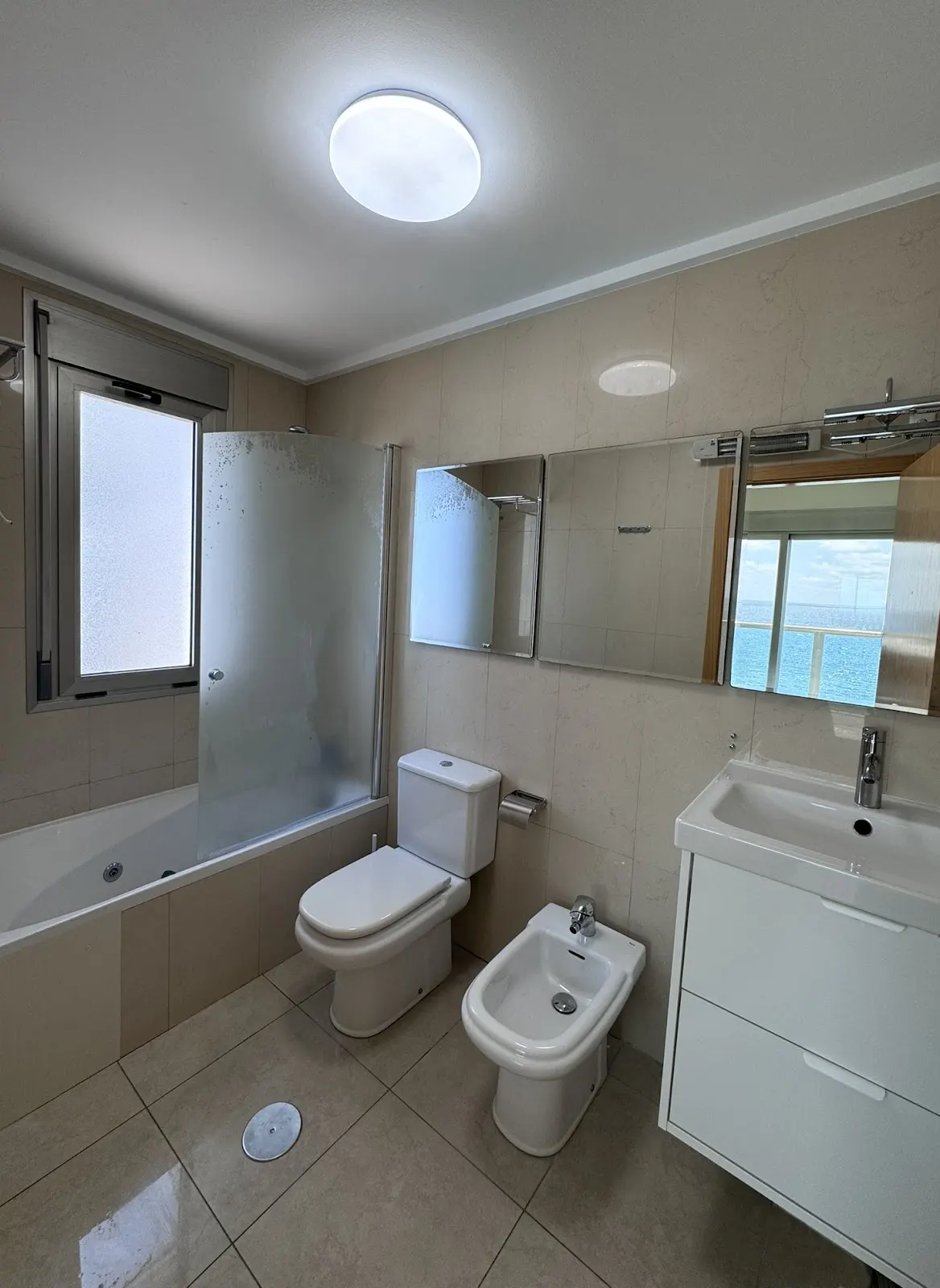 Baño completo del apartamento Entre Dos Mares en La Manga
