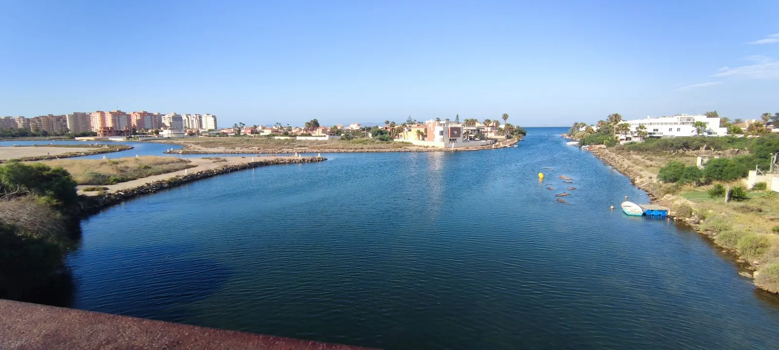 Canal de las Salinas de Marchamalo visto desde Apartamentos Altair