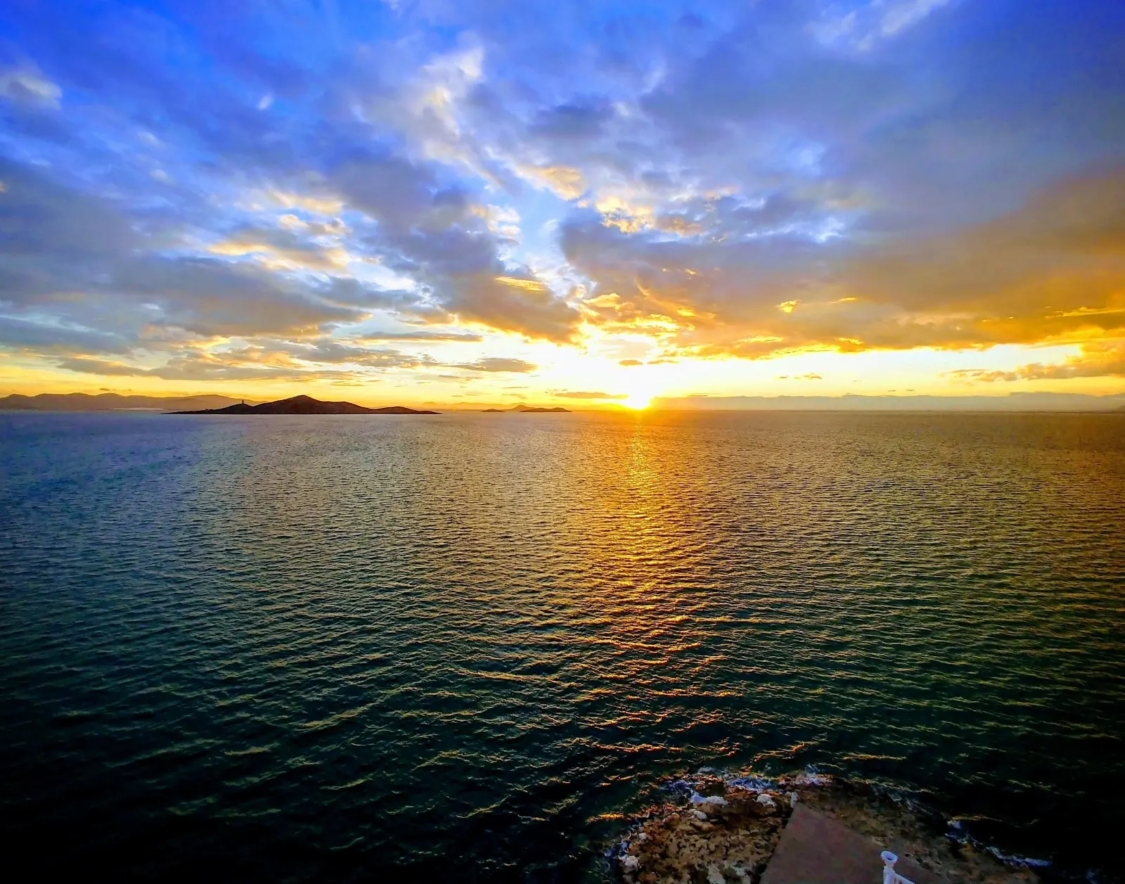 Atardecer sobre el Mar Menor desde un apartamento de Apartamentos Dominique