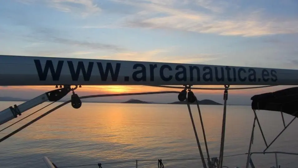 Velero de Arca Náutica en el Puerto Tomás Maestre
