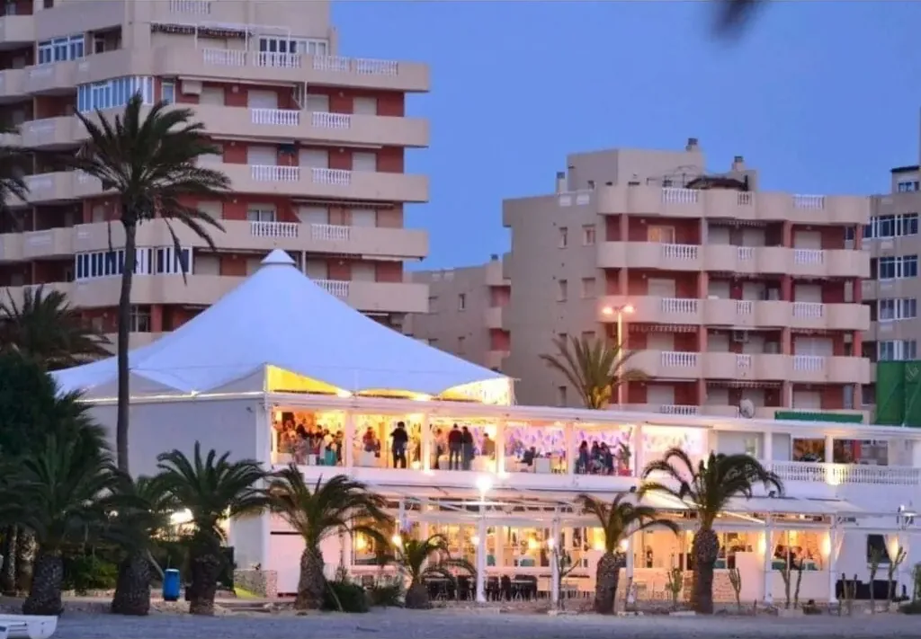 Exterior de Area Sunset junto al Mar Menor en La Manga