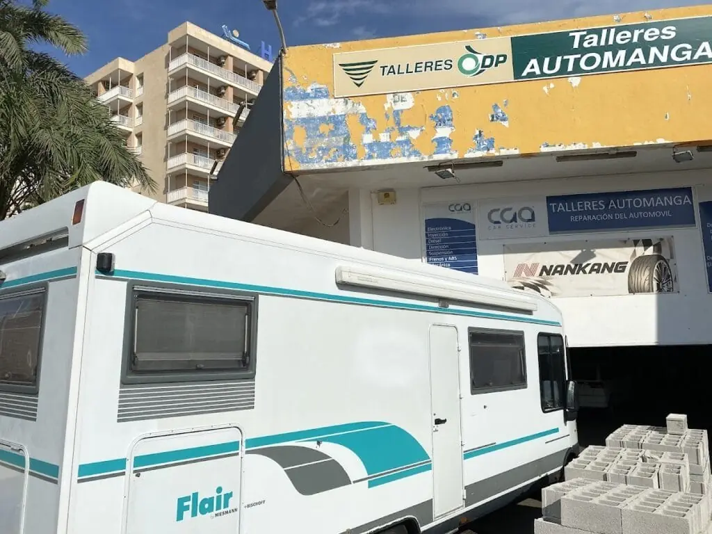 Zona de trabajo del taller AutoManga