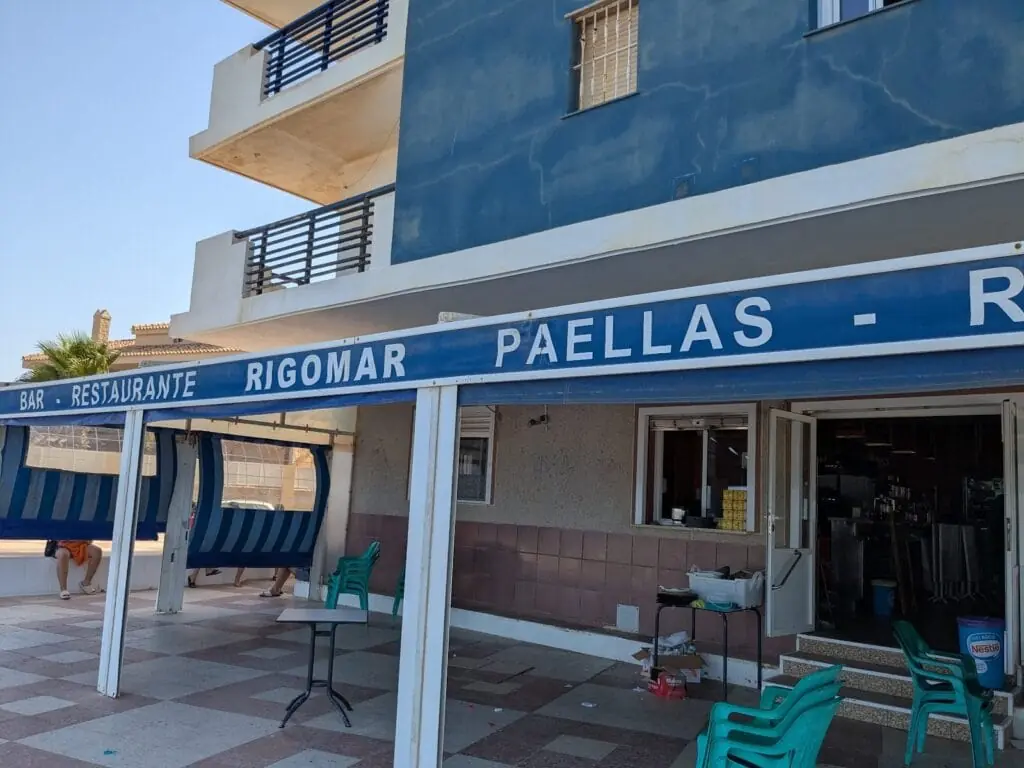 Fachada de Bar Rigomar en Urbanización Manga Beach