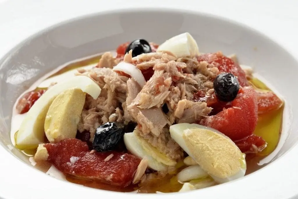 Ensalada servida en Baraka, Cabo de Palos