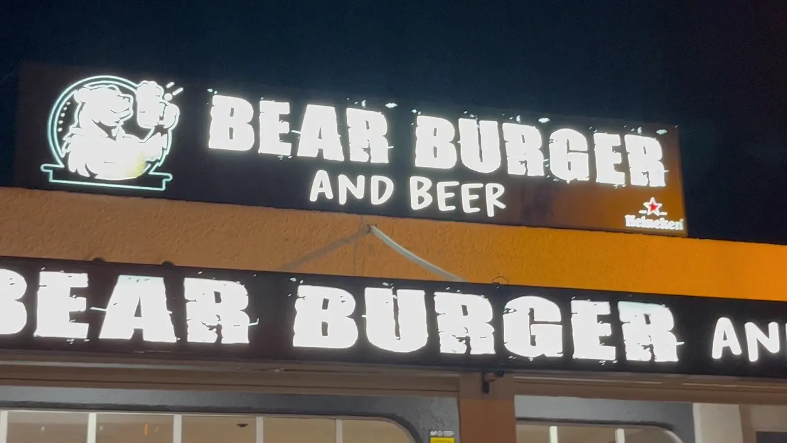 Rótulo de Bear Burger&Beer en La Manga