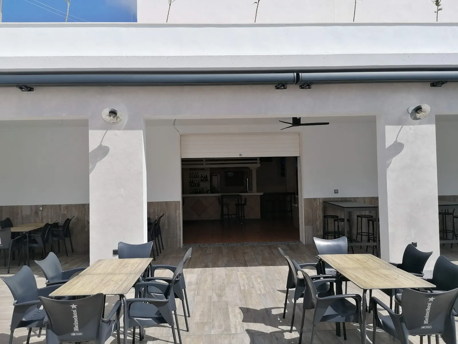 Ambiente de Belones Bar en Los Belones