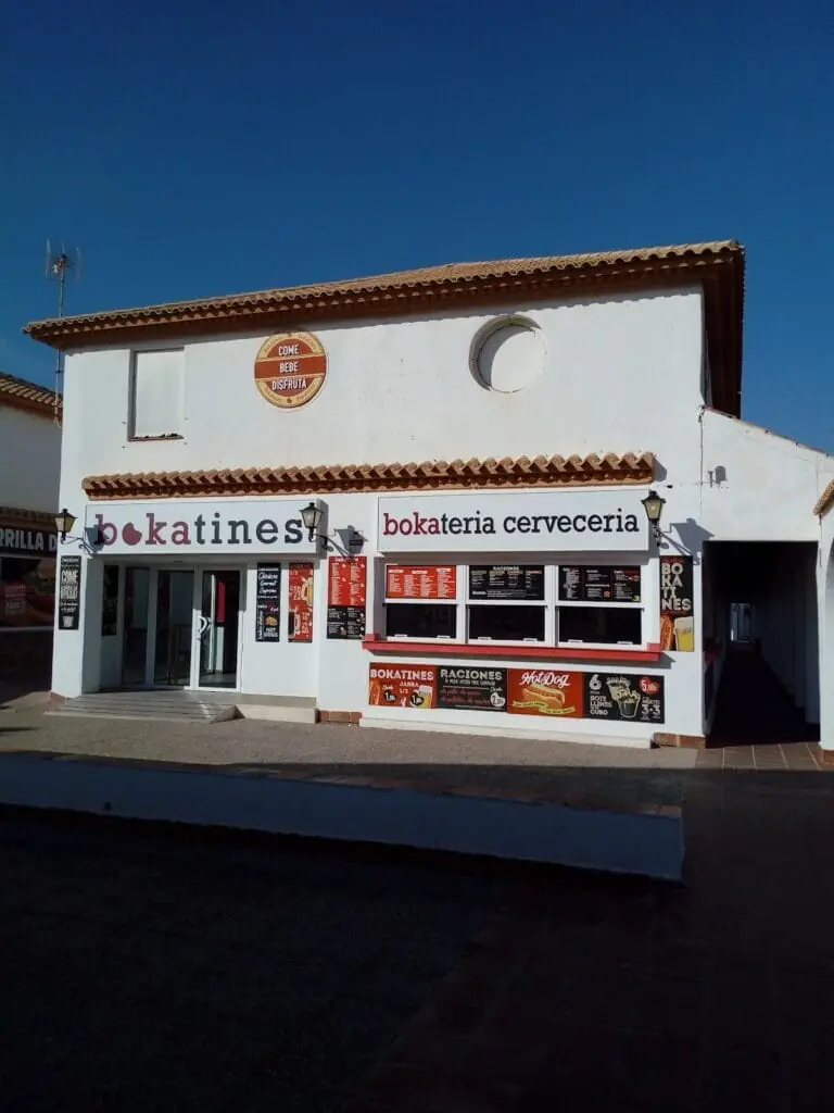 Vista del local Bokatines en Alcazaba Zoco