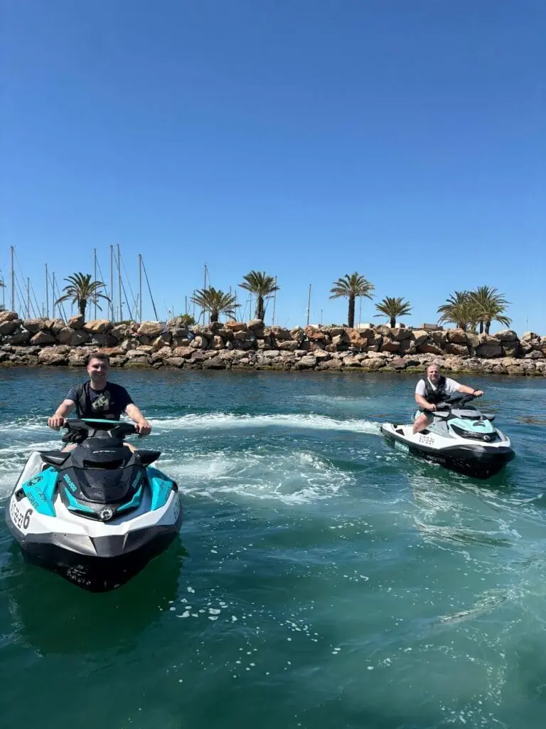 Clientes en salida de moto de agua con Bonds Jet Ski Rental