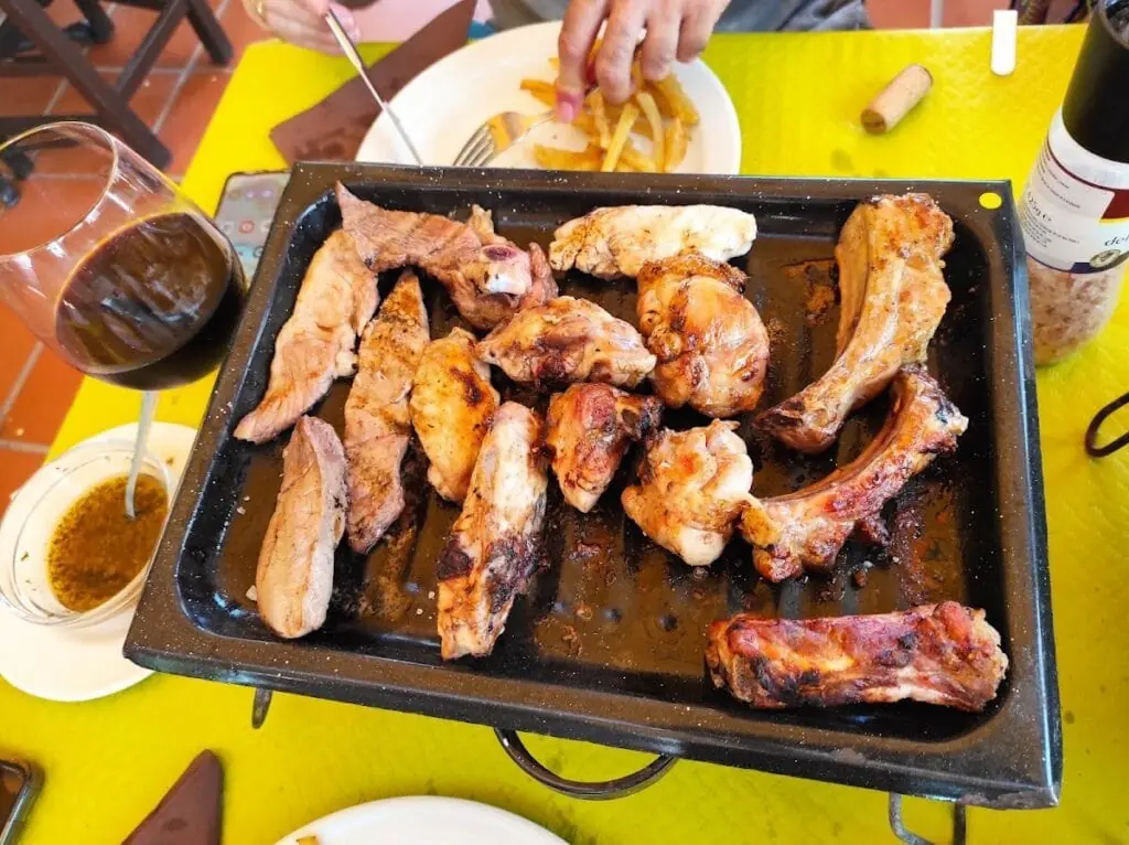 Parrillada de carnes a la brasa en Brasería La Vaca Gallega