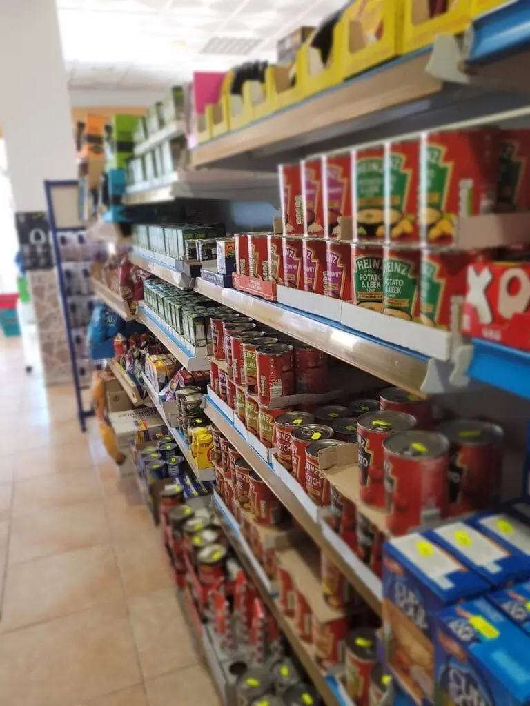 Mostrador de British Super Market en Los Belones