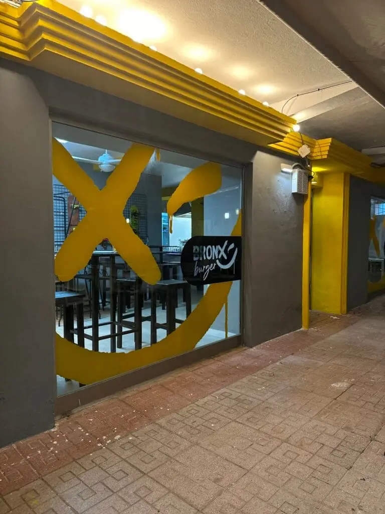 Bronx Burger en La Manga del Mar Menor: fachada del local