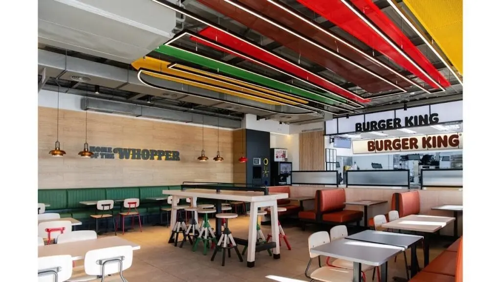 Interior de Burger King en Puerto Tomás Maestre, La Manga