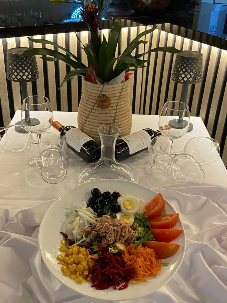 Desayuno servido en Cafetería DelPuerto