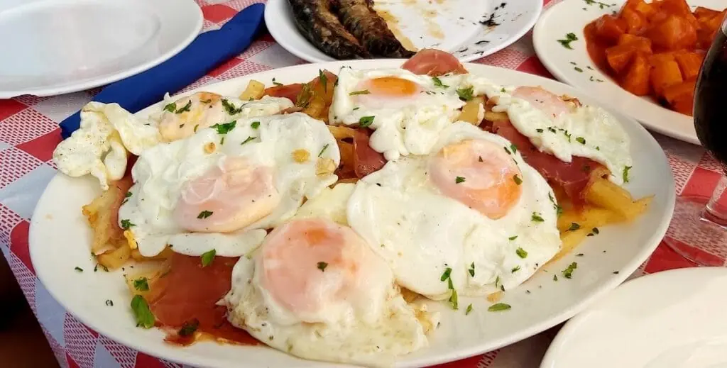 Tapa servida en Cafetería El Árbol, km 1 de La Manga