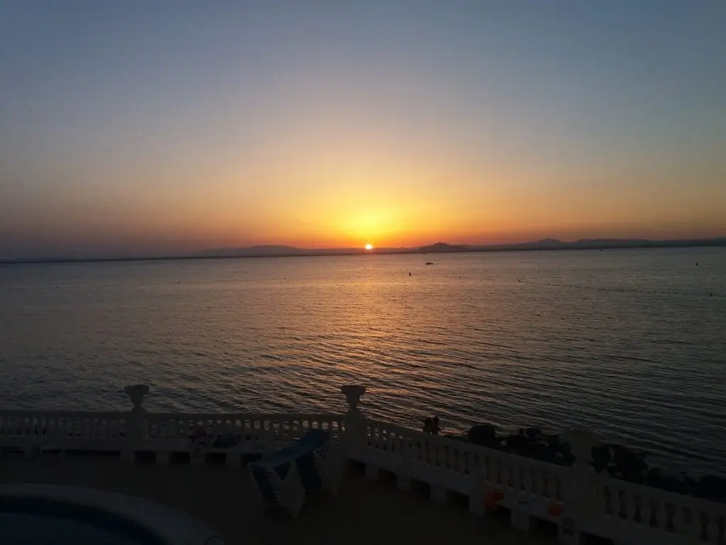 Atardecer sobre el Mar Menor visto desde la terraza de La Victoria