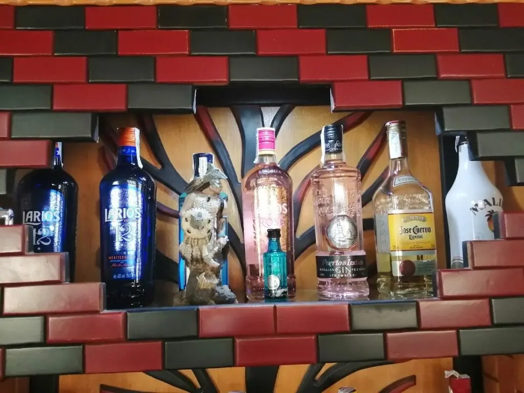 Detalle de la barra de bebidas de Cafetería Siglo XXI