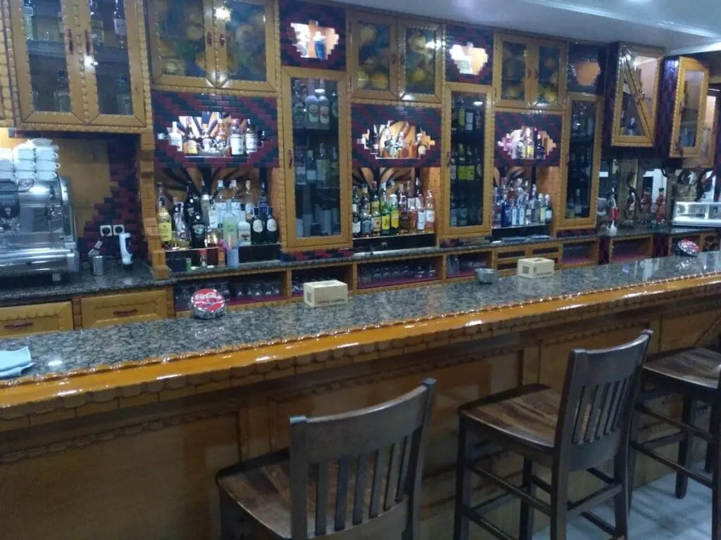 Barra completa de Cafetería Siglo XXI con taburetes