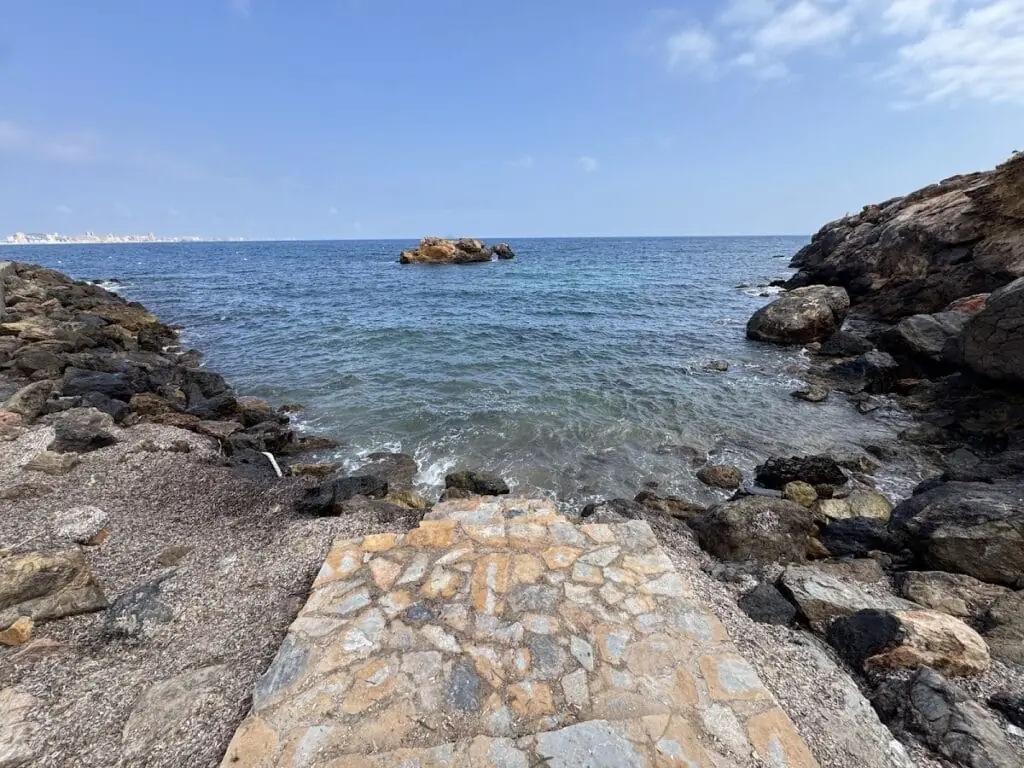 Escalones de acceso a la Cala de la Galera (Cala del Pato), Cabo de Palos