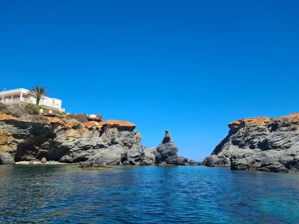 Roca con forma de pato en la Cala de la Galera, Cabo de Palos