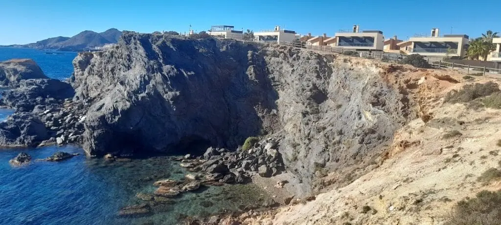Aguas tranquilas de la Cala del Clavo, Cabo de Palos