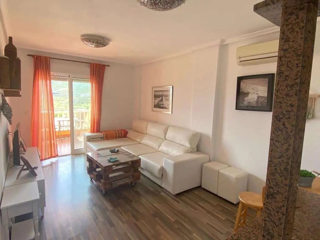 Salón de Cala Flores Alojamiento