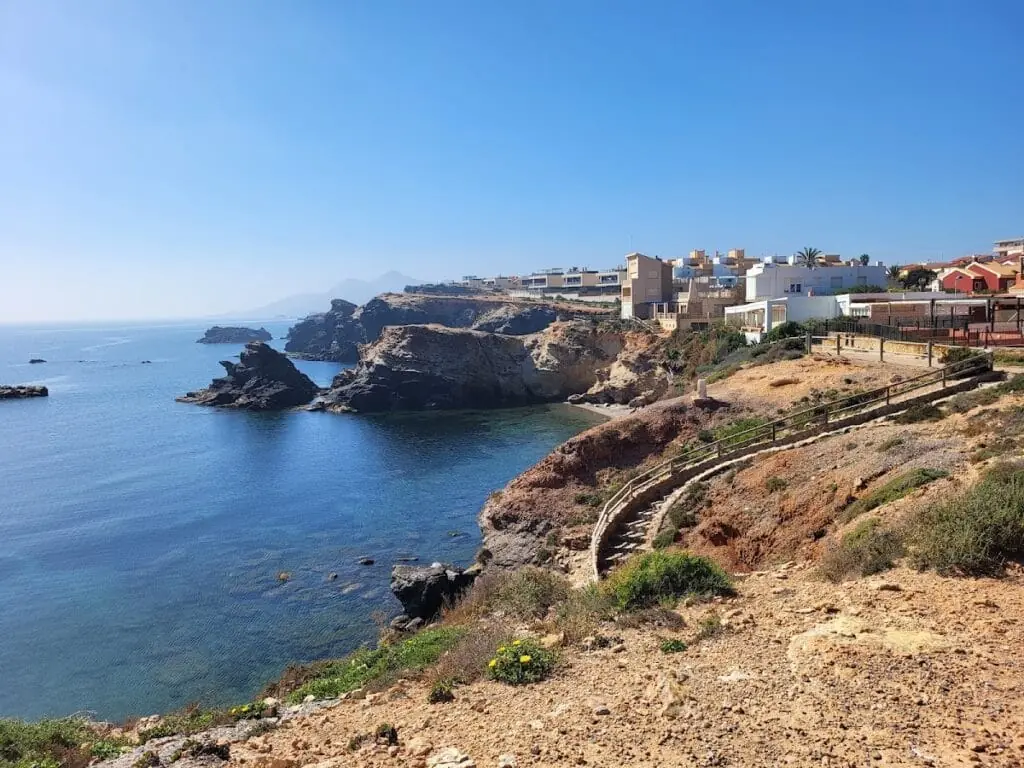 Aguas transparentes de Cala Roja en Cabo de Palos