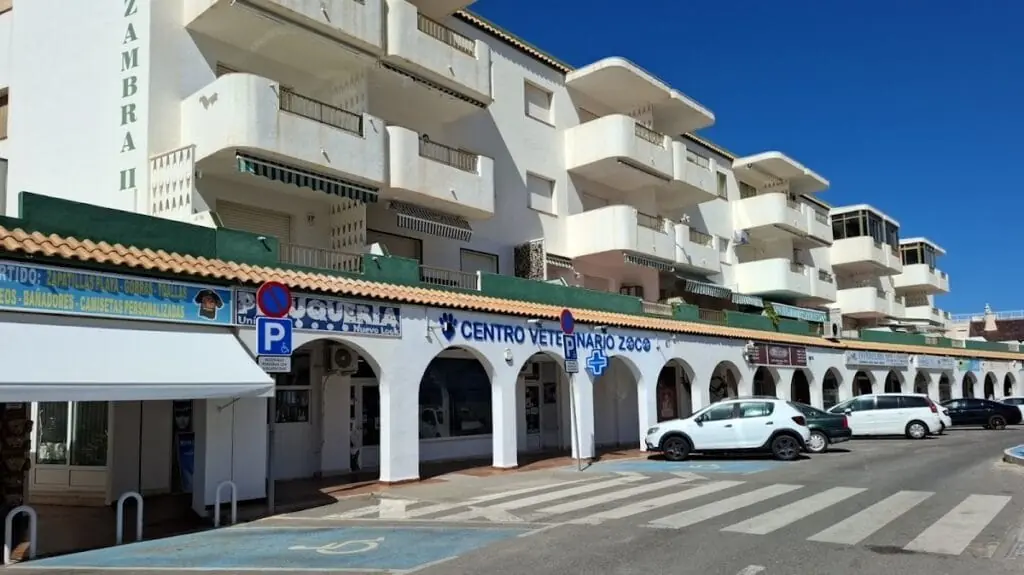 Fachada de Centro Veterinario Zoco en La Manga del Mar Menor